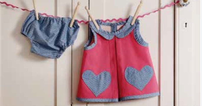 Babykleid mit Höschen